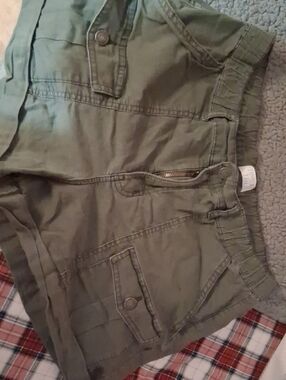 Time and Tru Olive Utility Cargo Shorts
